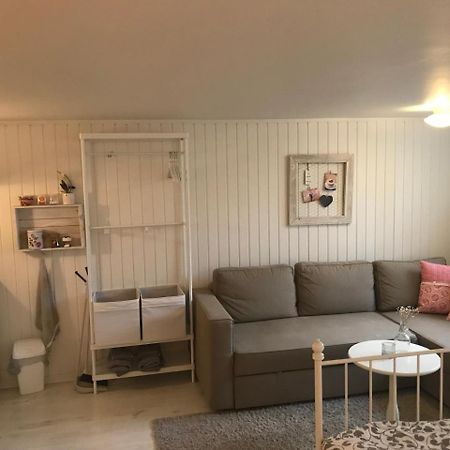 Room With Pentry, Separate Entrance, No Cardpayment 그라나 외부 사진