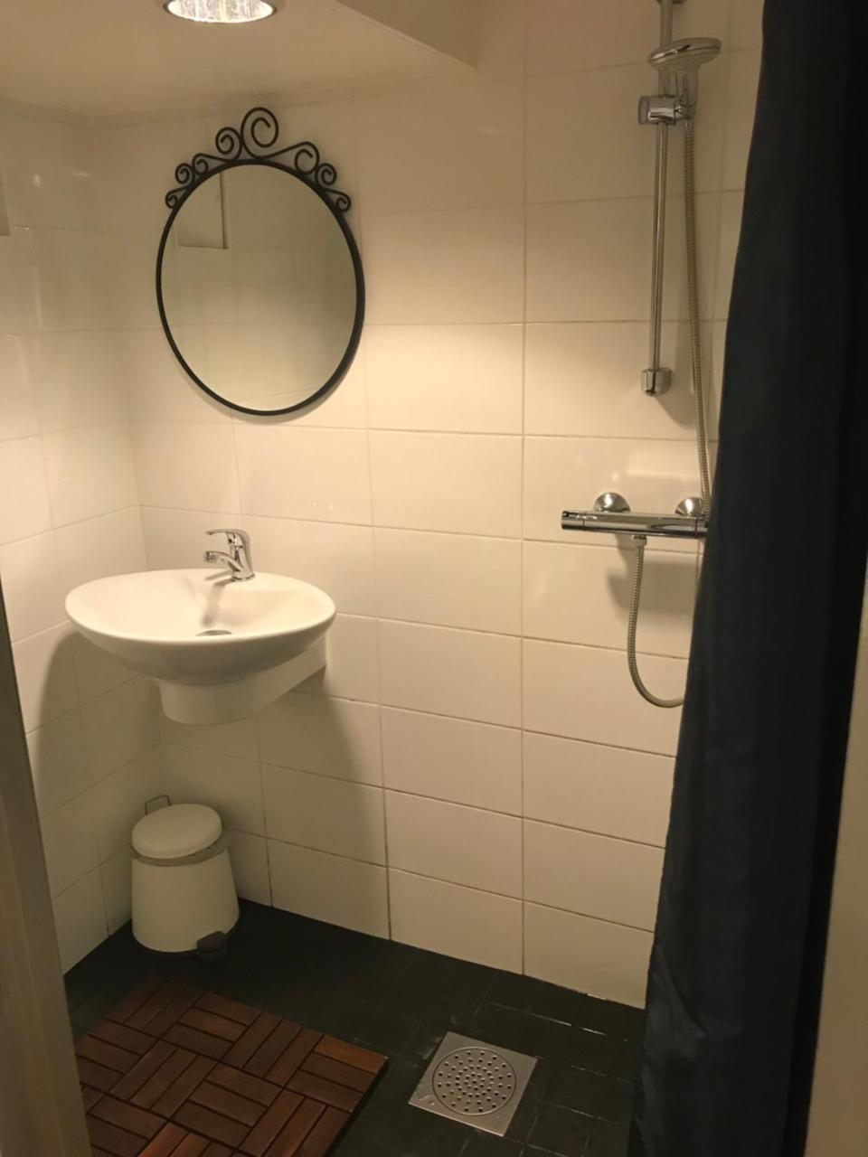 Room With Pentry, Separate Entrance, No Cardpayment 그라나 외부 사진